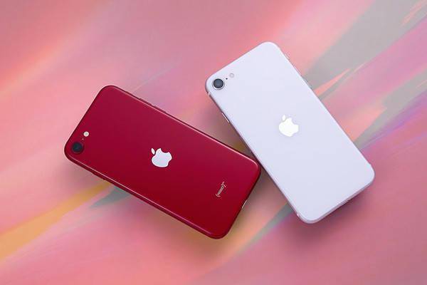 iPhone17生产材料告急！库克紧急催促