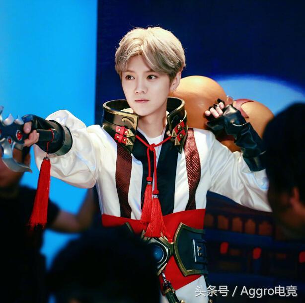 鹿晗“吃鸡”少年开黑，主播大腿抱得紧！