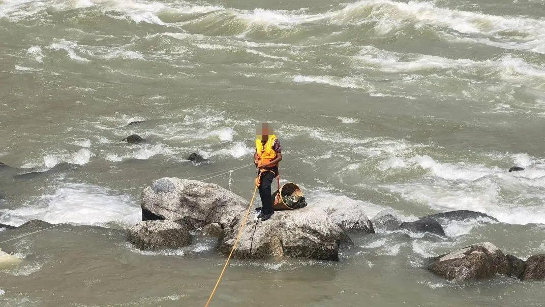 《孤岛惊魂5》钓鱼达人：荒野求生技能大揭秘