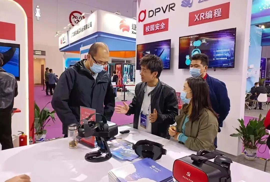 VR新机遇挑战并存：EA直面眩晕与处理速度难题