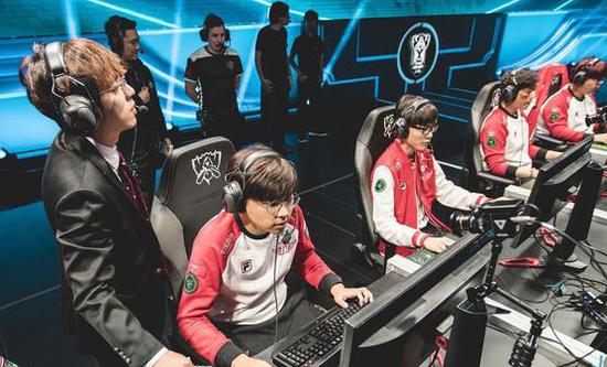 S6世界总决赛SKT封神之路，深度解析重装战士版本与战术细节