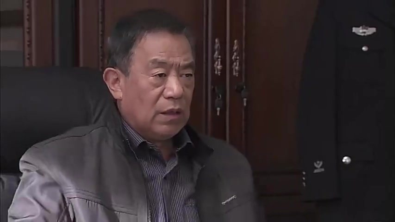 《半年挑战：成为腐败警长，攒够50万退休金！》