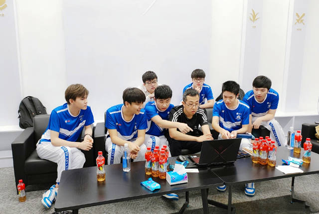 叮当猫离世真相，深度复盘KPL选手健康危机与生存现状