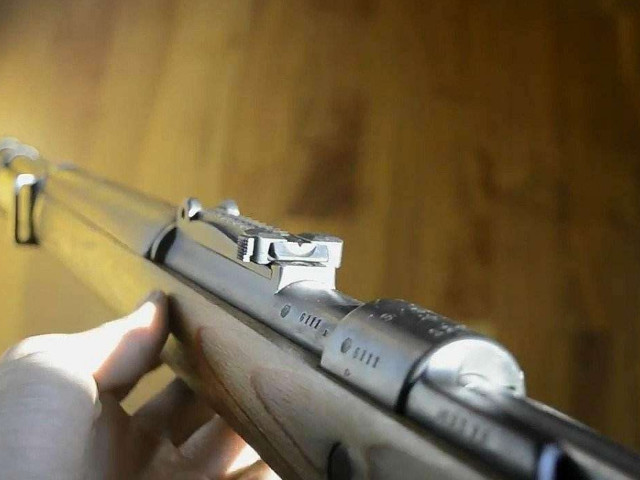 《绝地求生》98K配件抉择：托腮板VS子弹袋，谁才是最佳搭档？