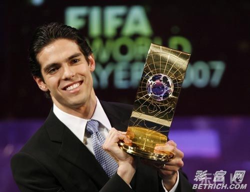 FIFA传奇卡卡：退役前后数据大揭秘