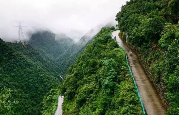 《山谷显卡挑战：顶级美景下的性能极限测试》