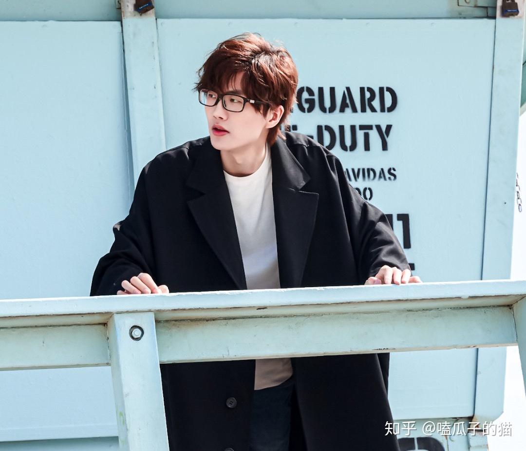 许嵩新歌霸榜背后，零宣传如何吊打流量？深度解析Vae的隐士哲学