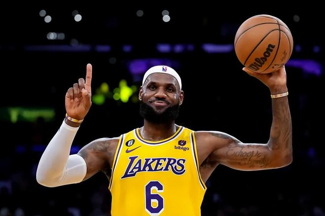 詹姆斯总得分突破历史！NBA得分王新篇章