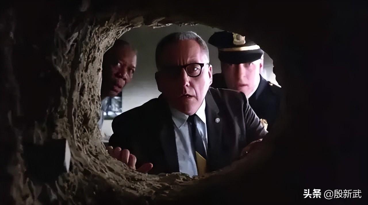 《银色囚笼揭秘:探寻《银与绯》中的救赎之旅》