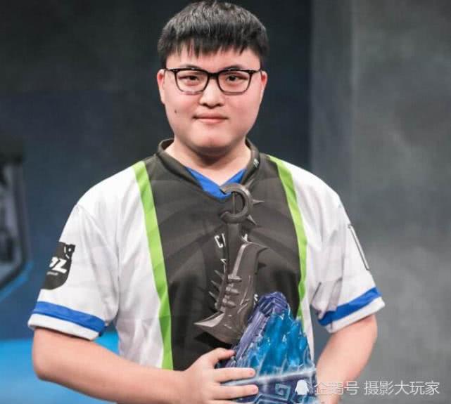 《Uzi传奇皮肤揭秘:独家幕后制作过程大曝光！》