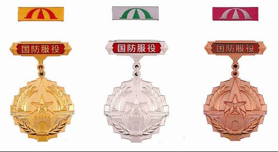 爱丽丝纪念章怎么选？2026毕业配装与最强平替全解析