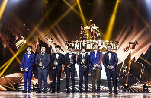 《2025英雄联盟名人堂盛典：揭秘荣耀背后的故事》